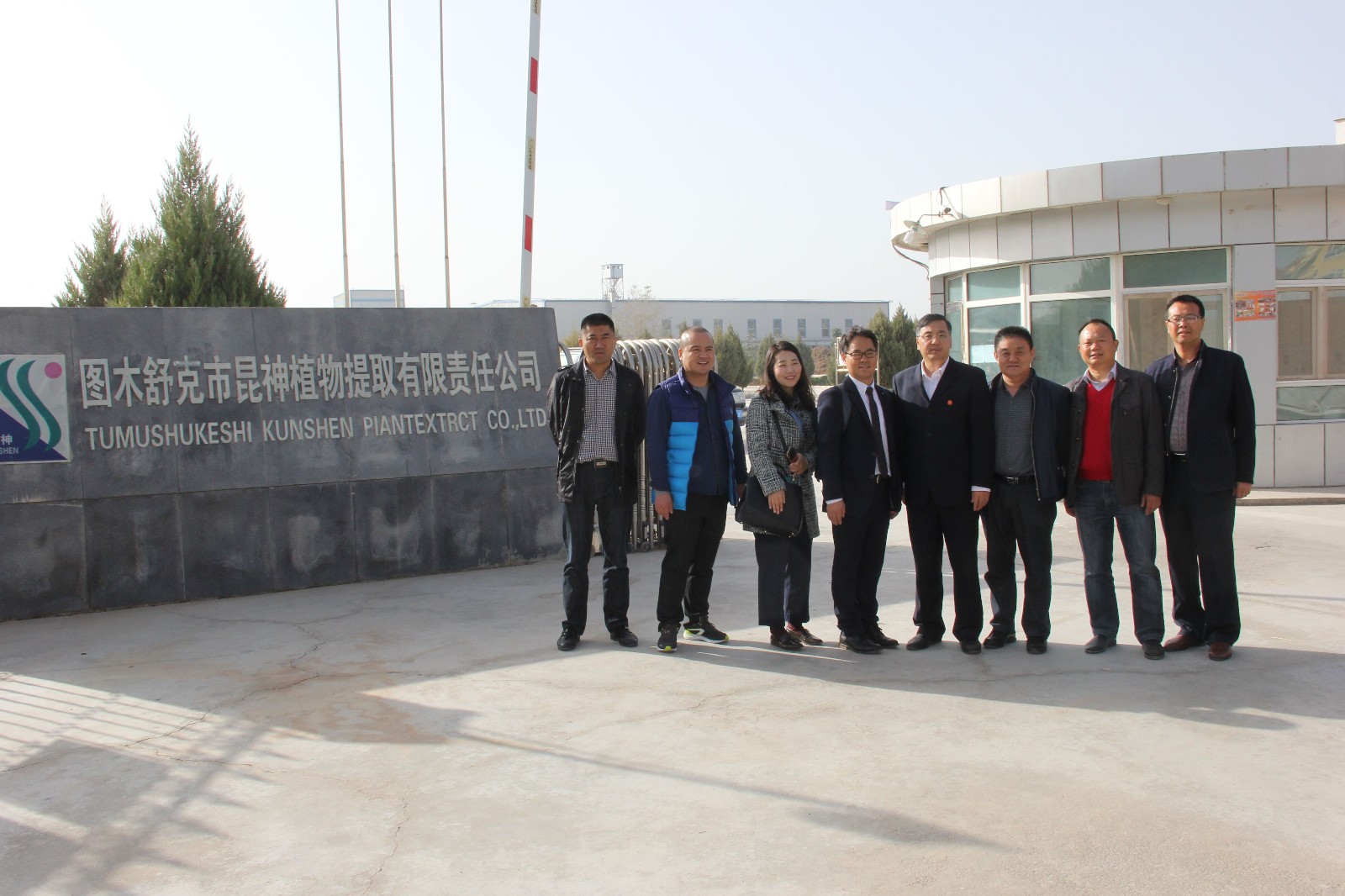 Korean customers visit the licorice planting base and production plant of xi 'an fuzhengyuan biotechnology co., LTD